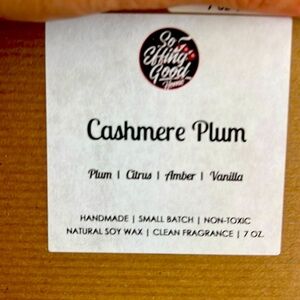 Handmade non-toxic soy wax candle 7 oz candle. Scent: cashm plum.